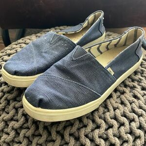 Toms